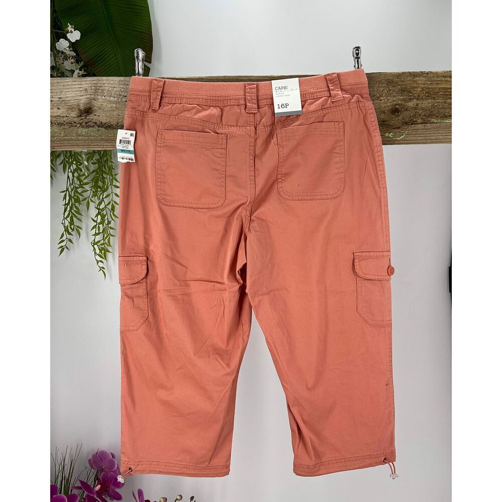 Coral Capri 16P NWT Style & Co Clam Digger Crop